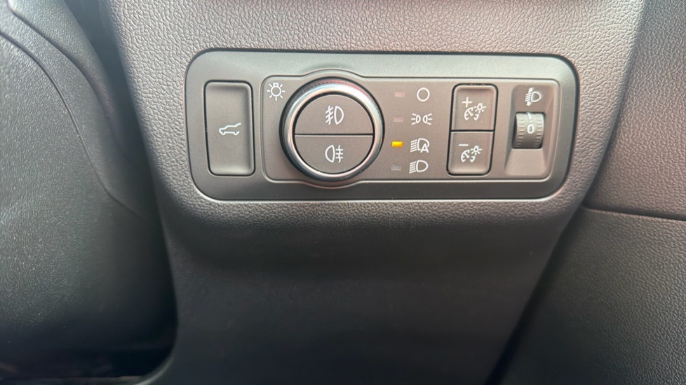 Ford Kuga 2.5 FHEV ST-Line X Edition 5dr CVT Hybrid Estate - Image 23
