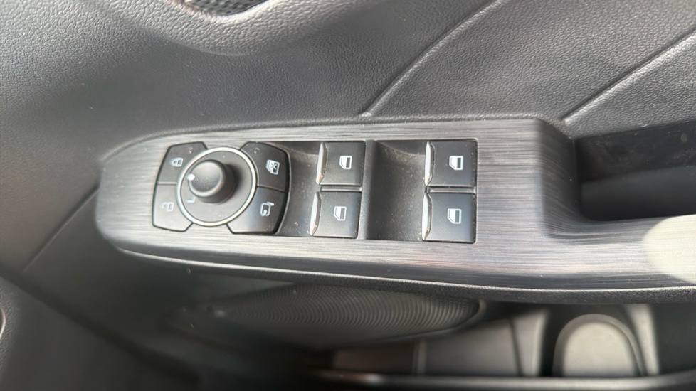 Ford Kuga 2.5 FHEV ST-Line X Edition 5dr CVT Hybrid Estate - Image 24