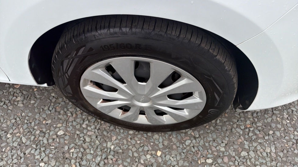 Ford Fiesta 1.1 Trend 5dr Petrol Hatchback - Image 37