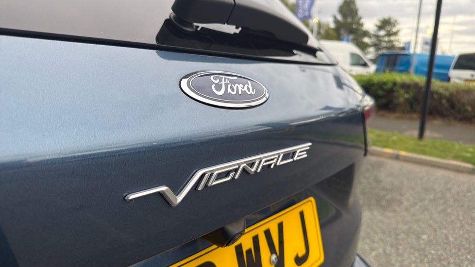 Ford Kuga 2.5 FHEV Vignale 5dr CVT Hybrid Estate - Image 8