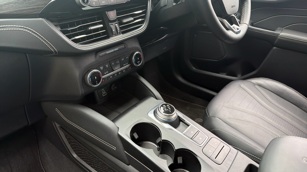 Ford Kuga 2.5 FHEV Vignale 5dr CVT Hybrid Estate - Image 13