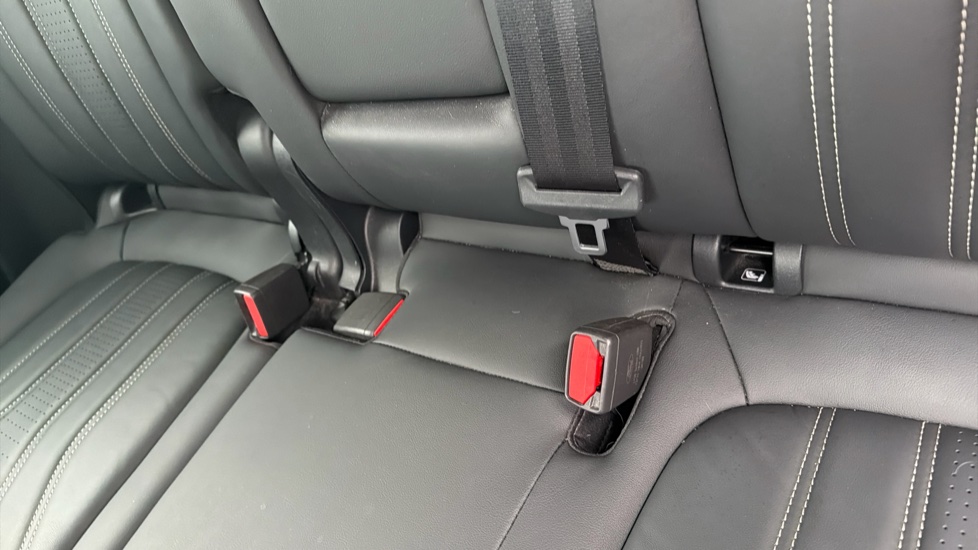 Ford Kuga 2.5 FHEV Vignale 5dr CVT Hybrid Estate - Image 17