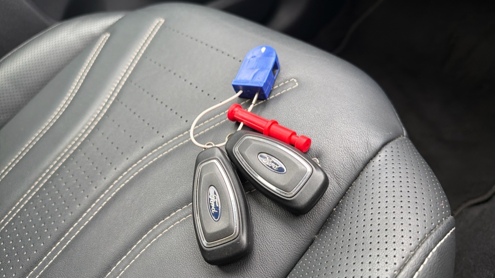 Ford Kuga 2.5 FHEV Vignale 5dr CVT Hybrid Estate - Image 19