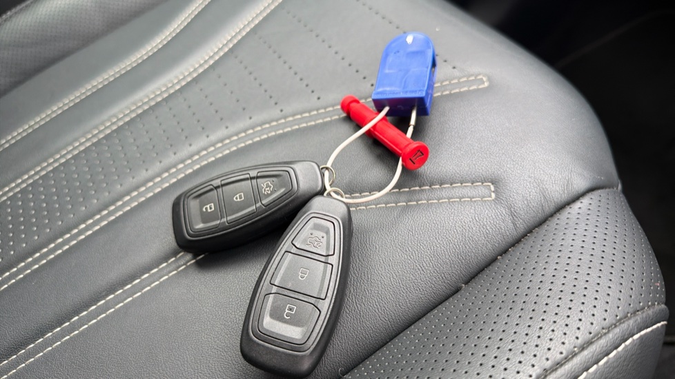 Ford Kuga 2.5 FHEV Vignale 5dr CVT Hybrid Estate - Image 20