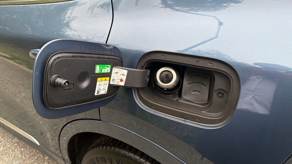 Ford Kuga 2.5 FHEV Vignale 5dr CVT Hybrid Estate - Image 53