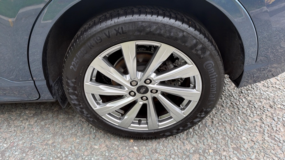 Ford Kuga 2.5 FHEV Vignale 5dr CVT Hybrid Estate - Image 54