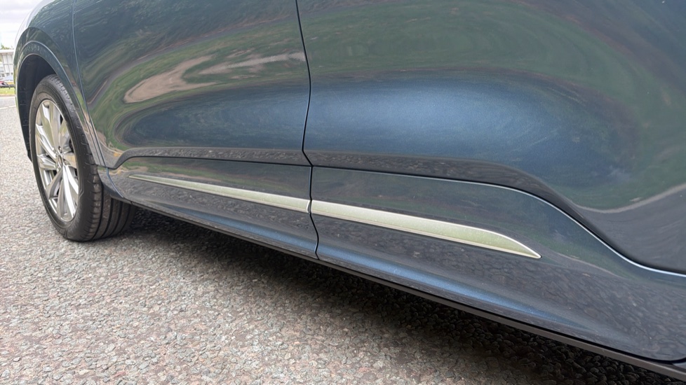 Ford Kuga 2.5 FHEV Vignale 5dr CVT Hybrid Estate - Image 55