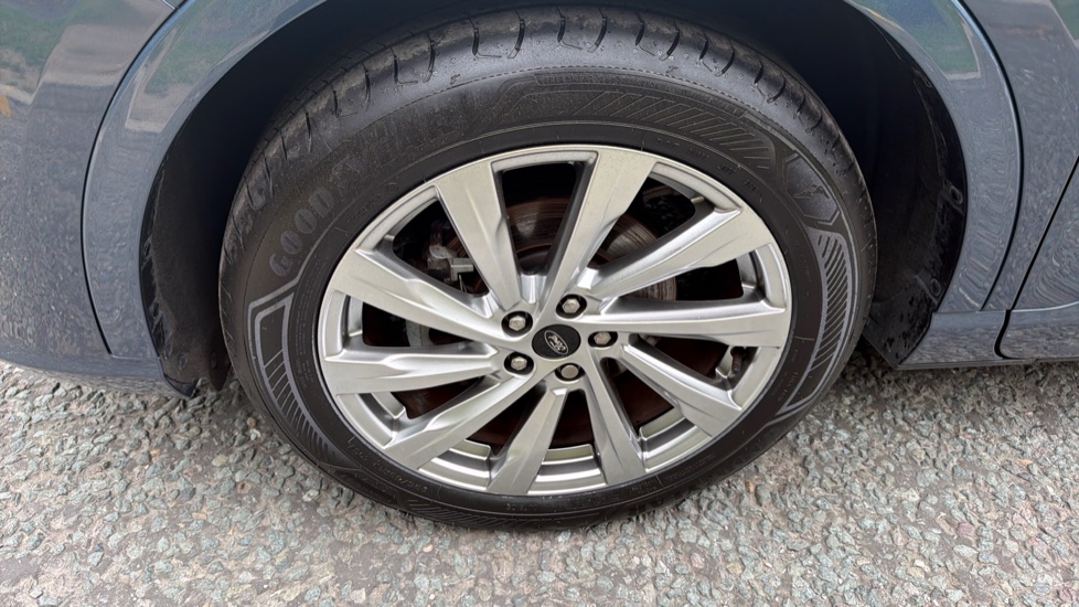 Ford Kuga 2.5 FHEV Vignale 5dr CVT Hybrid Estate - Image 56