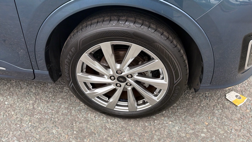 Ford Kuga 2.5 FHEV Vignale 5dr CVT Hybrid Estate - Image 60
