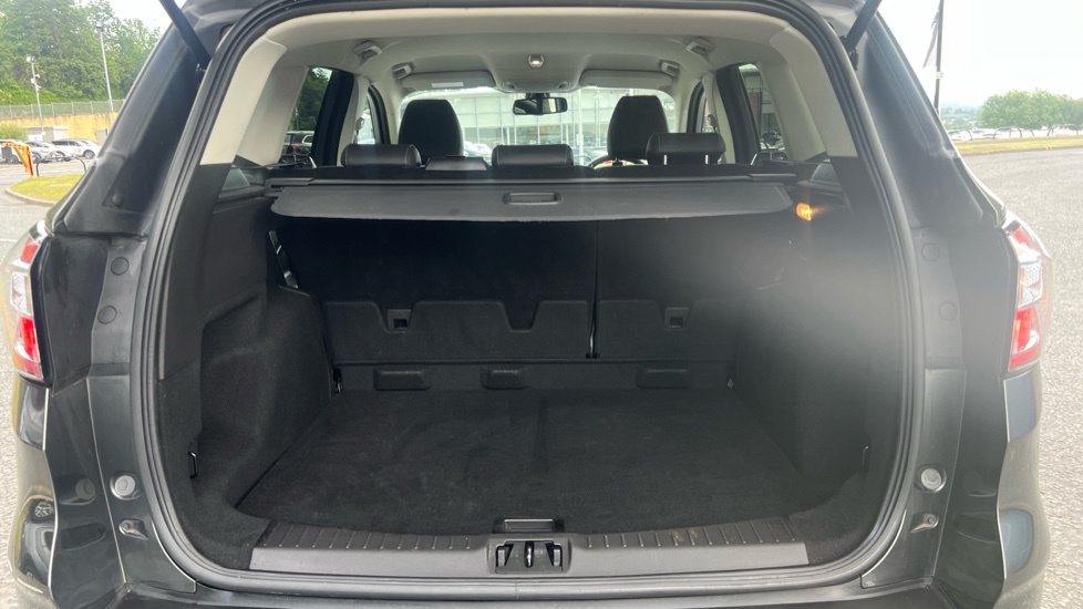 Ford Kuga 2.0 TDCi Titanium Edition 5dr 2WD Diesel Estate - Image 4