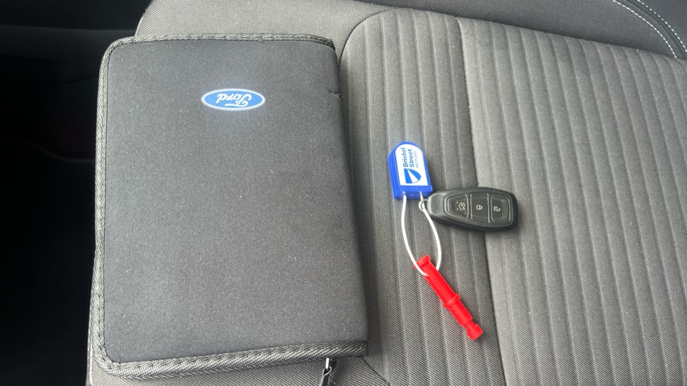 Ford Kuga 2.0 TDCi Titanium Edition 5dr 2WD Diesel Estate - Image 19