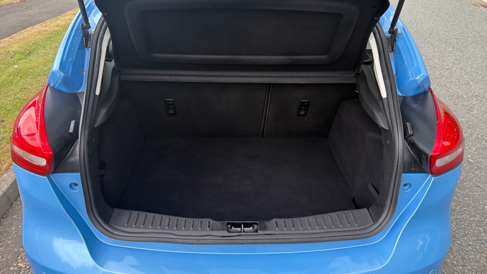Ford Focus 1.5 TDCi 120 Titanium 5dr Diesel Hatchback - Image 4