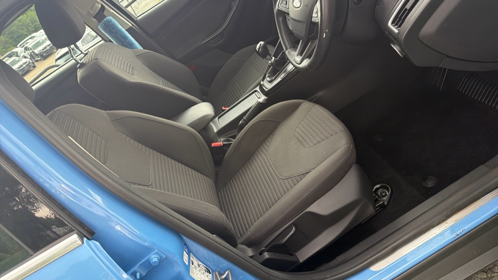 Ford Focus 1.5 TDCi 120 Titanium 5dr Diesel Hatchback - Image 33