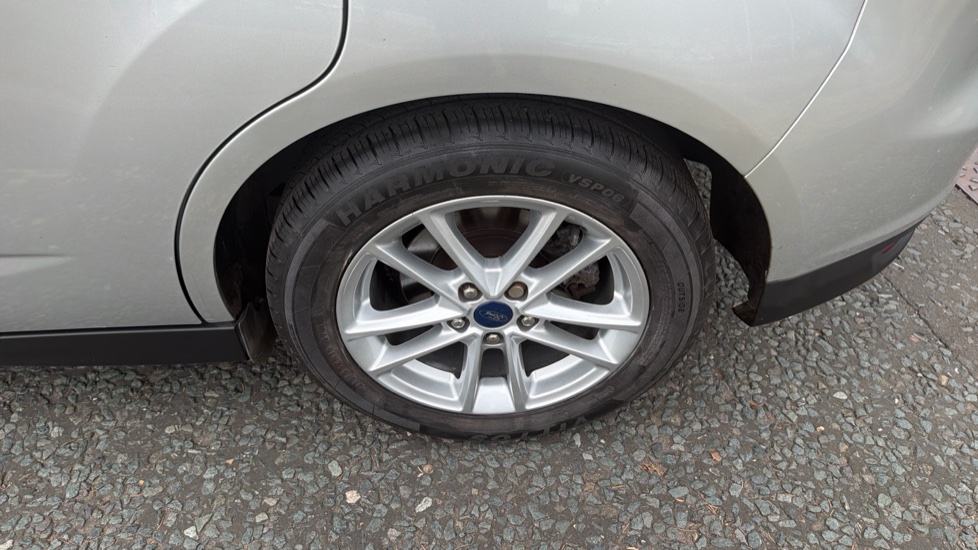 Ford C-MAX 1.0 EcoBoost Zetec 5dr Petrol Estate - Image 33