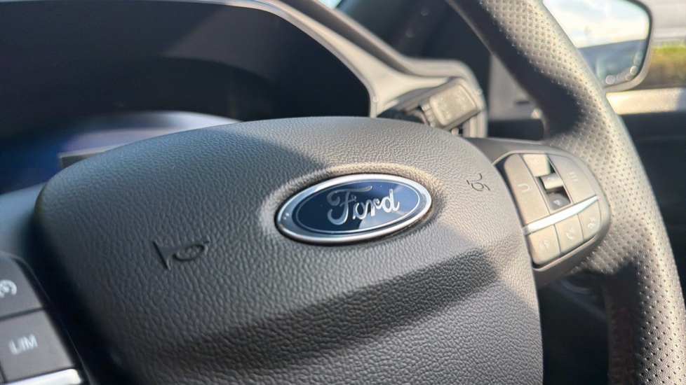 Ford Kuga 2.5 FHEV ST-Line X Edition 5dr CVT Hybrid Estate - Image 8