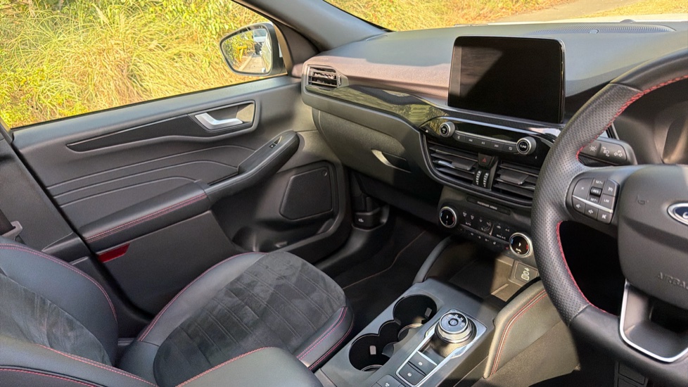 Ford Kuga 2.5 FHEV ST-Line X Edition 5dr CVT Hybrid Estate - Image 14