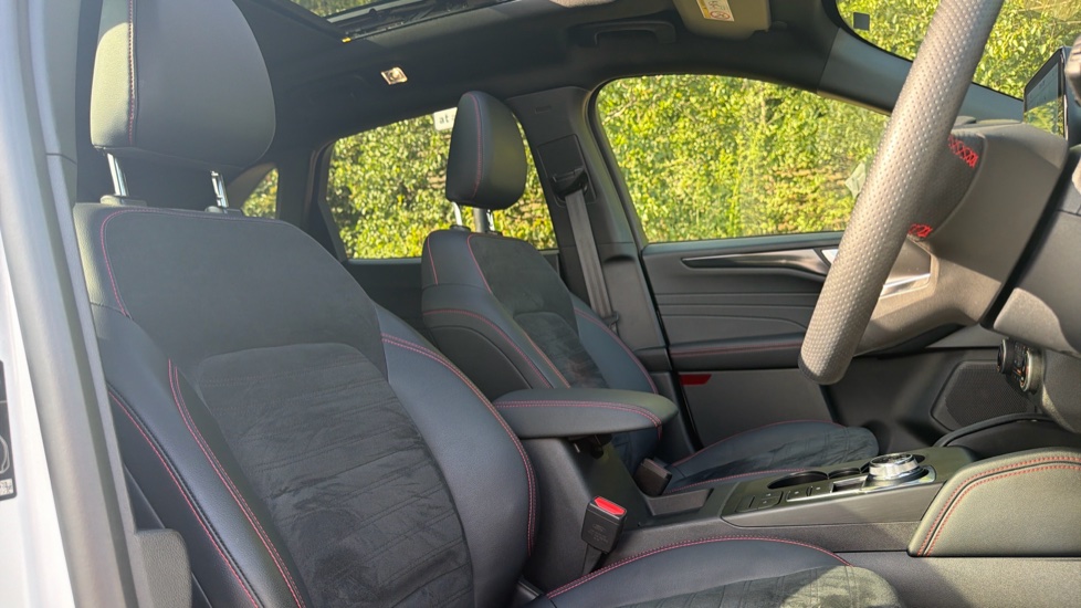 Ford Kuga 2.5 FHEV ST-Line X Edition 5dr CVT Hybrid Estate - Image 32