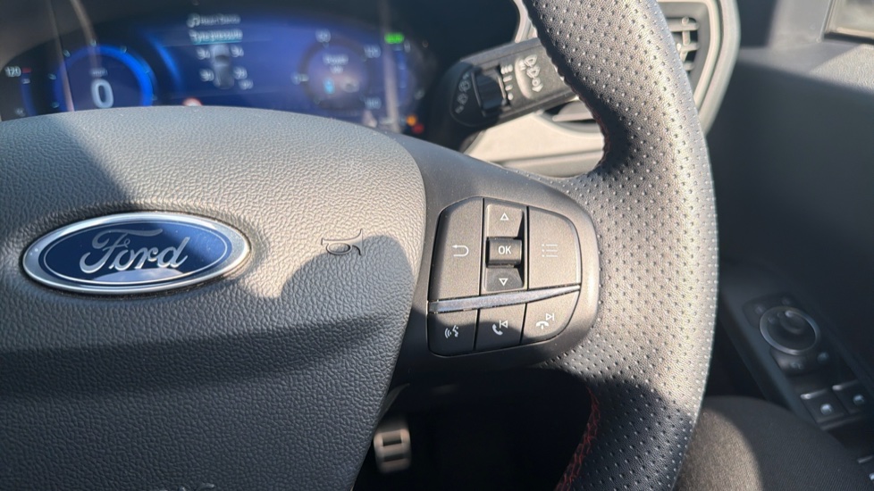 Ford Kuga 2.5 FHEV ST-Line X Edition 5dr CVT Hybrid Estate - Image 34