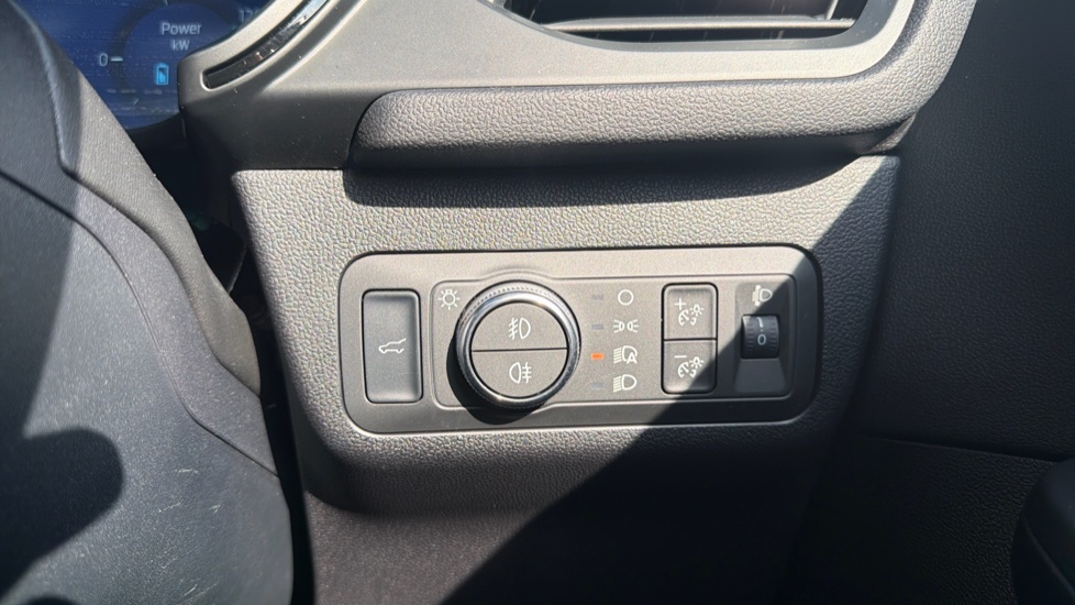 Ford Kuga 2.5 FHEV ST-Line X Edition 5dr CVT Hybrid Estate - Image 48