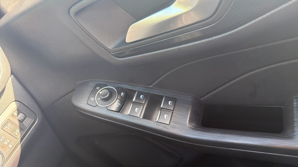 Ford Kuga 2.5 FHEV ST-Line X Edition 5dr CVT Hybrid Estate - Image 49