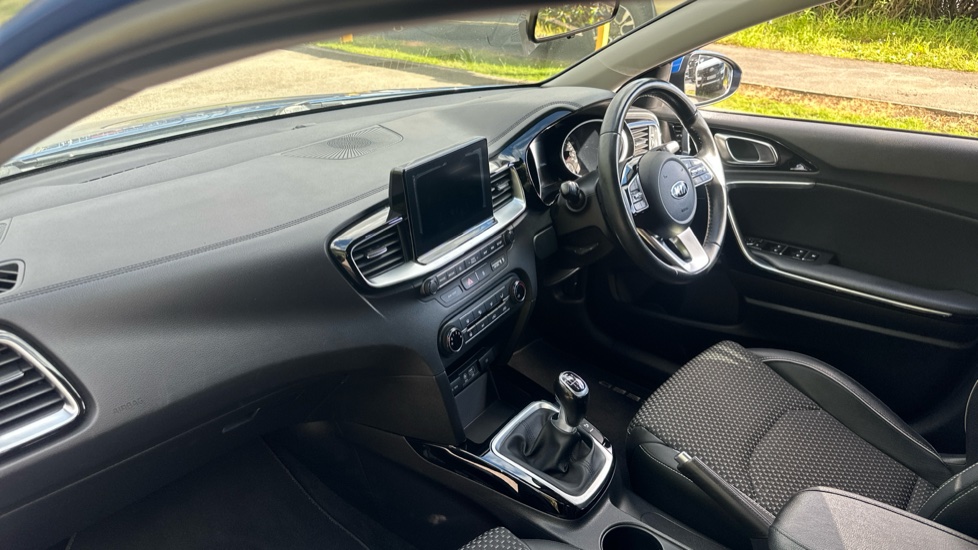 Kia Ceed 1.4T GDi ISG Blue Edition 5dr Petrol Hatchback - Image 9
