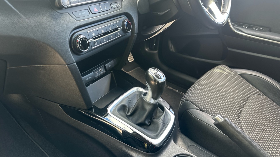 Kia Ceed 1.4T GDi ISG Blue Edition 5dr Petrol Hatchback - Image 13