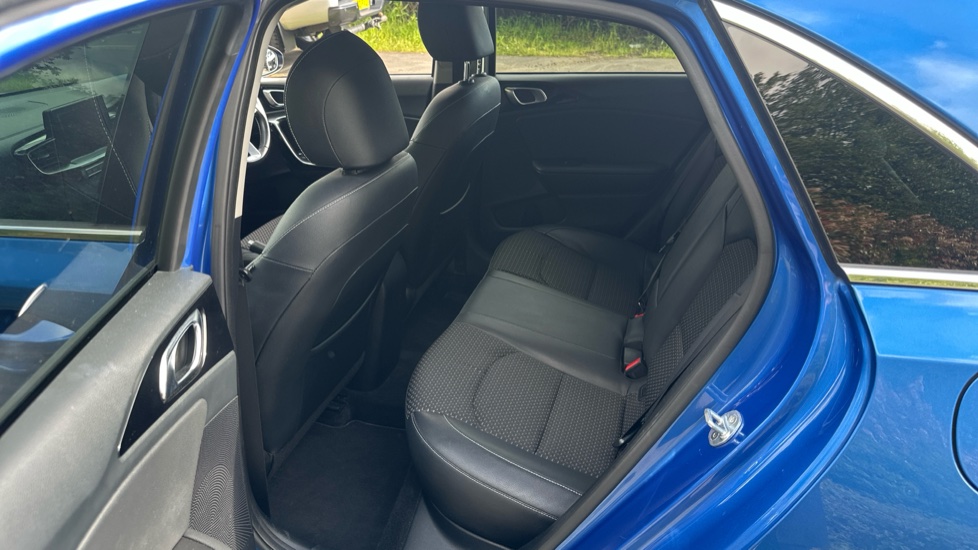 Kia Ceed 1.4T GDi ISG Blue Edition 5dr Petrol Hatchback - Image 16