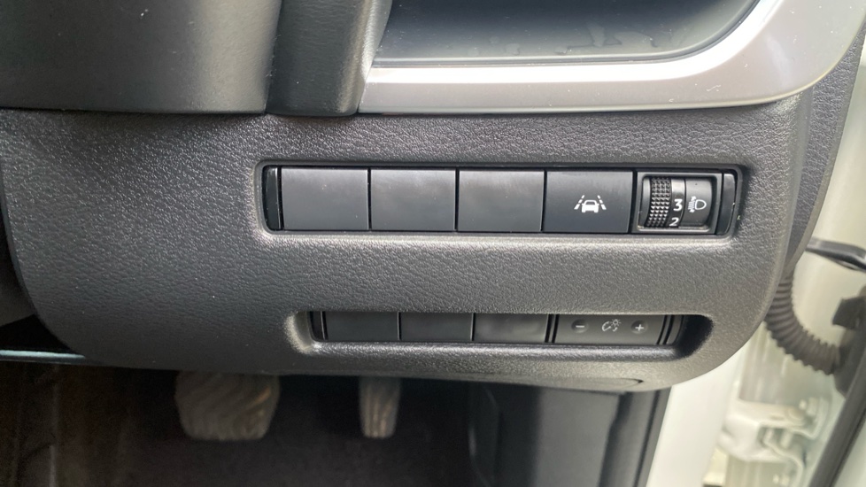 Nissan Qashqai 1.5 E-Power Acenta Premium 5dr Auto Hybrid Hatchback - Image 24