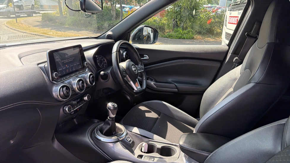 Nissan Juke 1.0 DiG-T 114 N-Connecta 5dr Petrol Hatchback - Image 9
