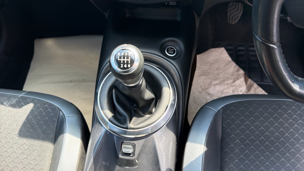 Nissan Juke 1.0 DiG-T 114 N-Connecta 5dr Petrol Hatchback - Image 13