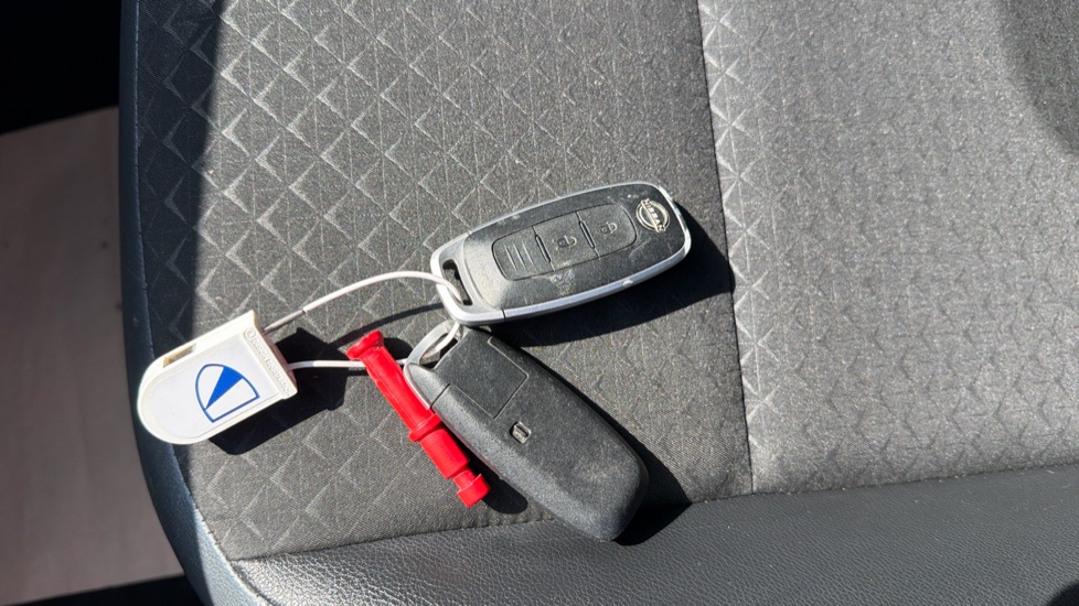 Nissan Juke 1.0 DiG-T 114 N-Connecta 5dr Petrol Hatchback - Image 20