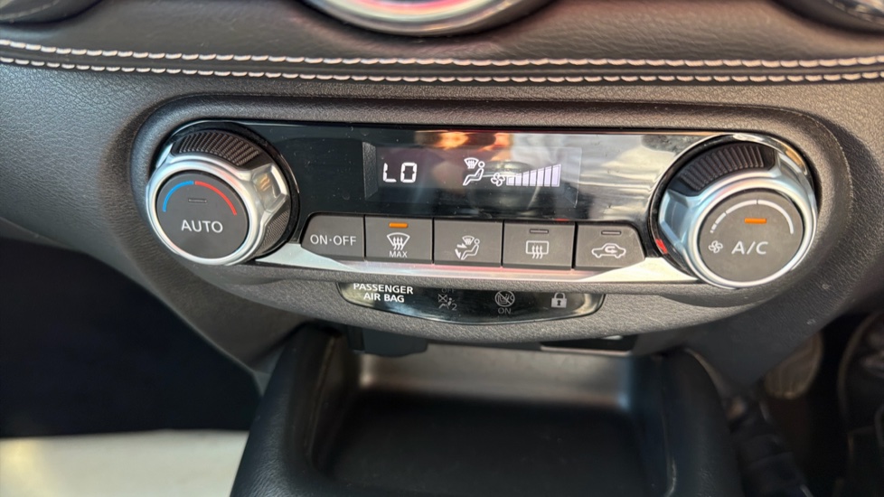 Nissan Juke 1.0 DiG-T 114 N-Connecta 5dr Petrol Hatchback - Image 25