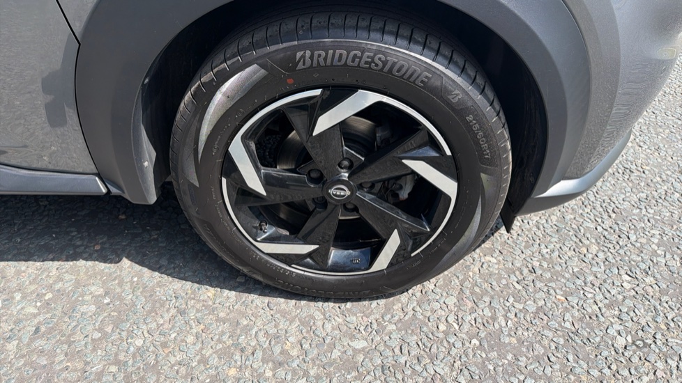Nissan Juke 1.0 DiG-T 114 N-Connecta 5dr Petrol Hatchback - Image 28