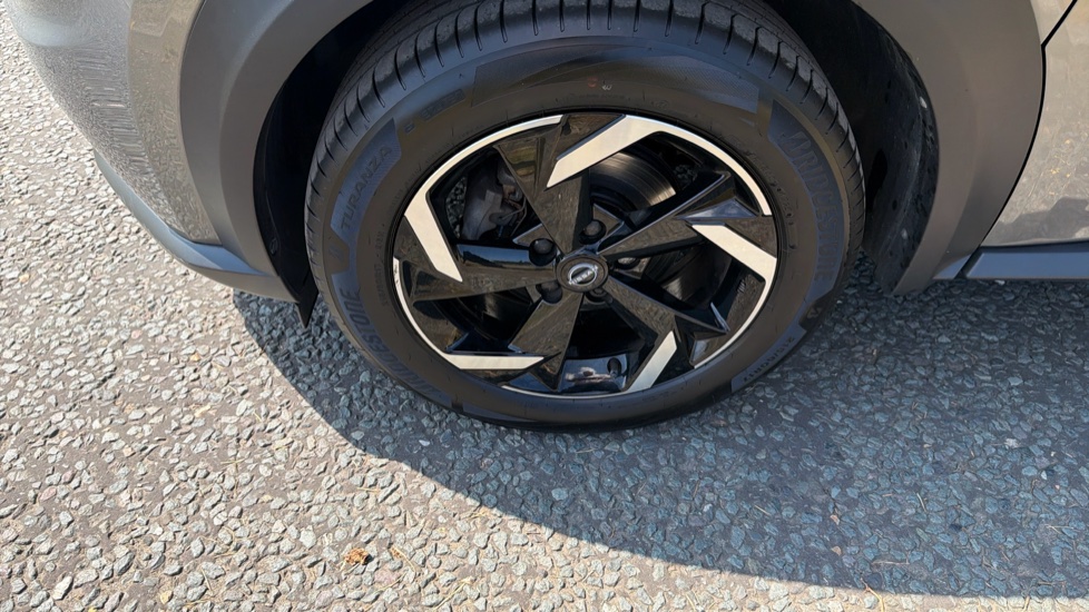 Nissan Juke 1.0 DiG-T 114 N-Connecta 5dr Petrol Hatchback - Image 32