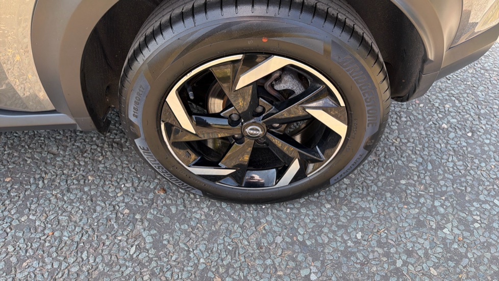 Nissan Juke 1.0 DiG-T 114 N-Connecta 5dr Petrol Hatchback - Image 33