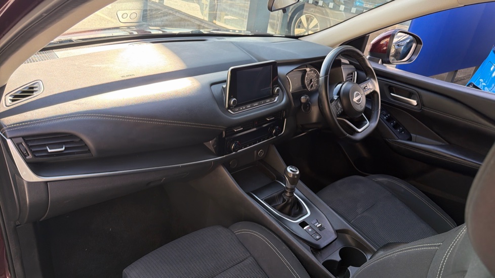 Nissan Qashqai 1.3 DiG-T MH Acenta Premium 5dr Petrol Hatchback - Image 9