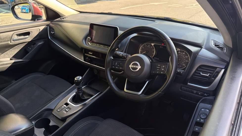 Nissan Qashqai 1.3 DiG-T MH Acenta Premium 5dr Petrol Hatchback - Image 11
