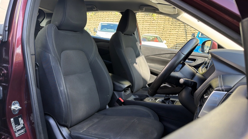 Nissan Qashqai 1.3 DiG-T MH Acenta Premium 5dr Petrol Hatchback - Image 36