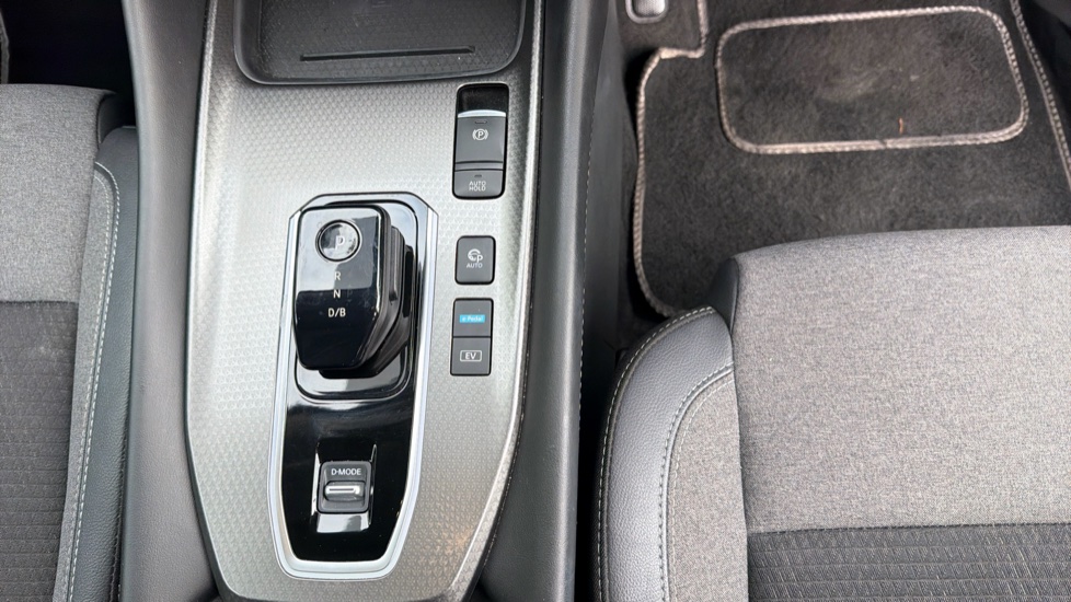 Nissan Qashqai 1.5 E-Power N-Connecta 5dr Auto Hybrid Hatchback - Image 13