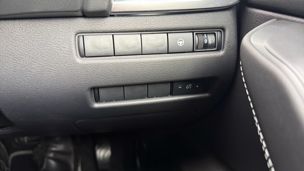 Nissan Qashqai 1.5 E-Power N-Connecta 5dr Auto Hybrid Hatchback - Image 23