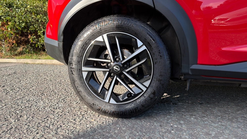 Nissan Juke 1.0 DiG-T N-Connecta 5dr DCT Petrol Hatchback - Image 7