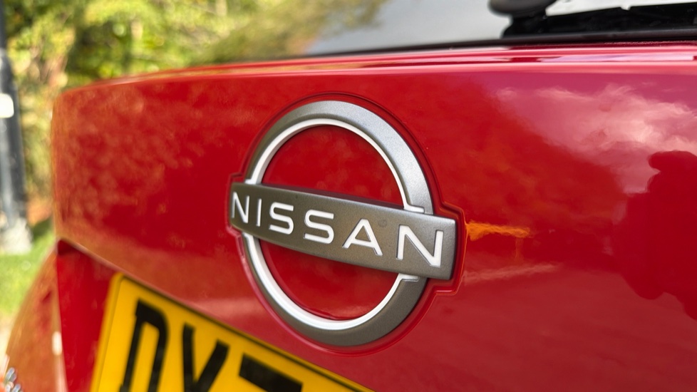 Nissan Juke 1.0 DiG-T N-Connecta 5dr DCT Petrol Hatchback - Image 8
