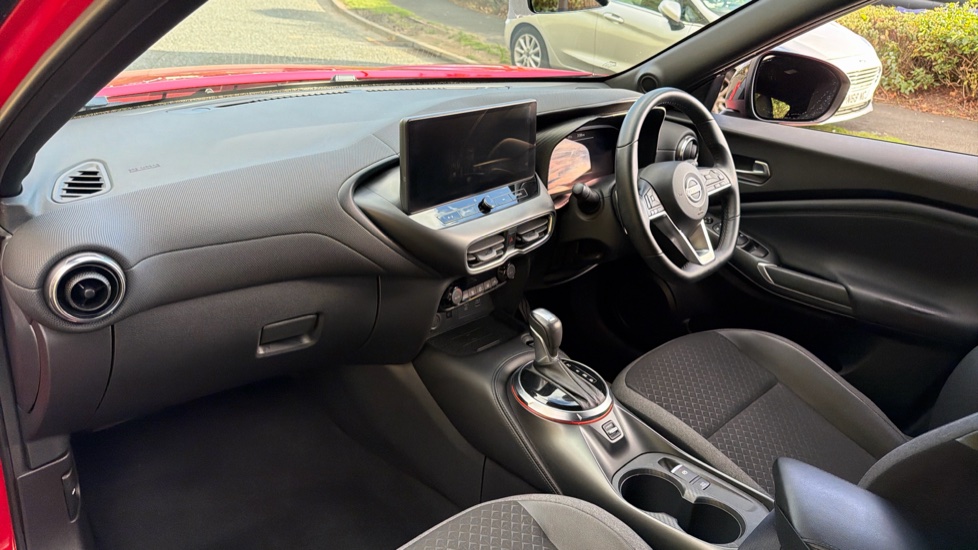 Nissan Juke 1.0 DiG-T N-Connecta 5dr DCT Petrol Hatchback - Image 9