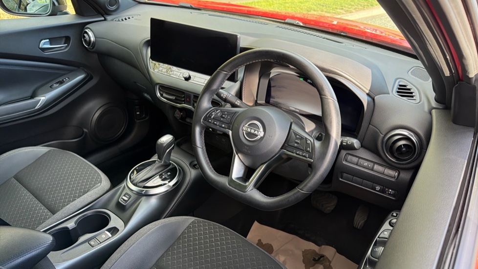 Nissan Juke 1.0 DiG-T N-Connecta 5dr DCT Petrol Hatchback - Image 11