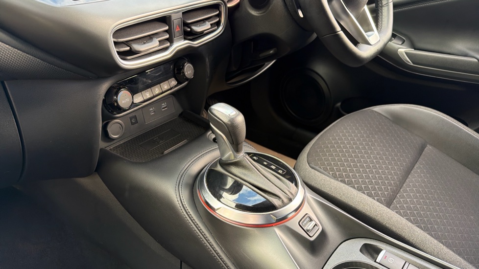 Nissan Juke 1.0 DiG-T N-Connecta 5dr DCT Petrol Hatchback - Image 13