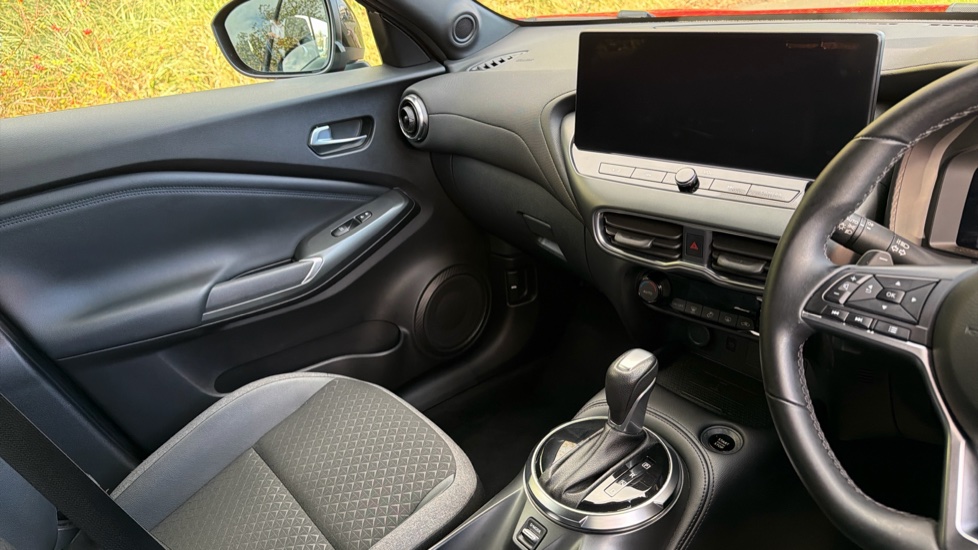 Nissan Juke 1.0 DiG-T N-Connecta 5dr DCT Petrol Hatchback - Image 14