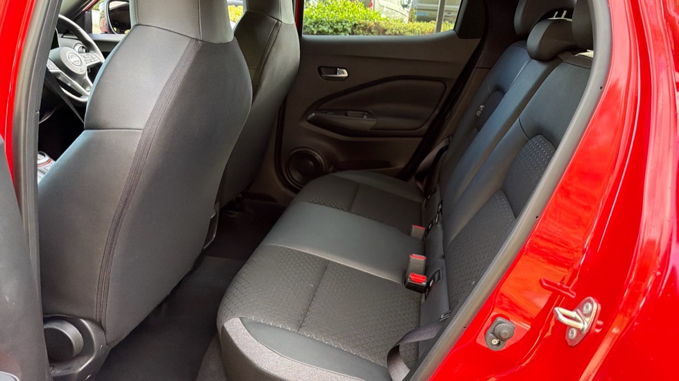 Nissan Juke 1.0 DiG-T N-Connecta 5dr DCT Petrol Hatchback - Image 16