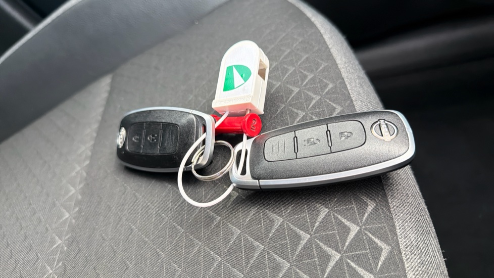 Nissan Juke 1.0 DiG-T N-Connecta 5dr DCT Petrol Hatchback - Image 20