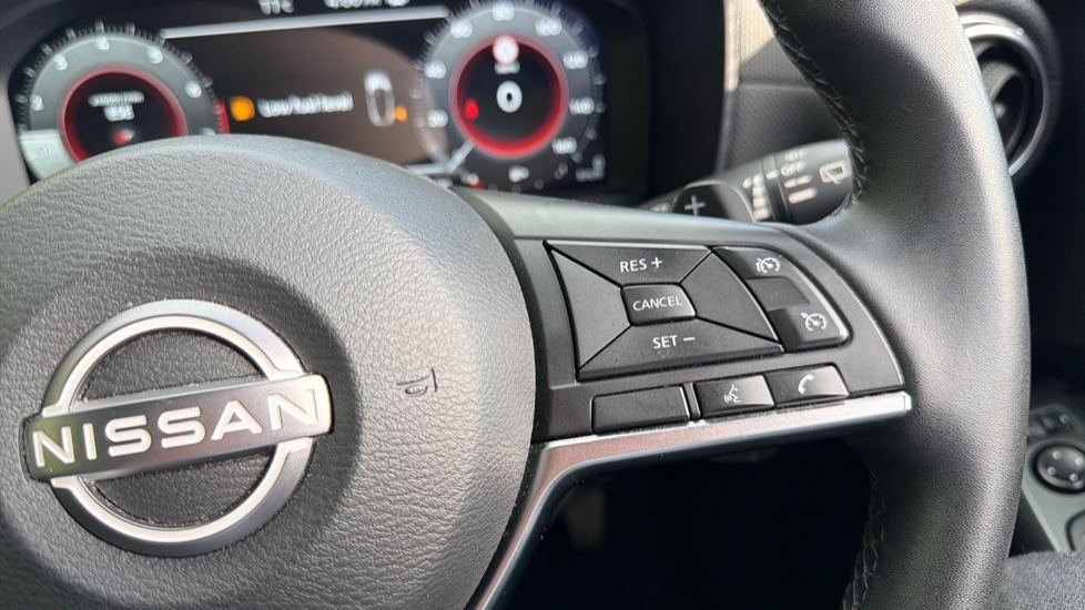Nissan Juke 1.0 DiG-T N-Connecta 5dr DCT Petrol Hatchback - Image 22