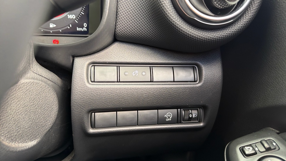 Nissan Juke 1.0 DiG-T N-Connecta 5dr DCT Petrol Hatchback - Image 25